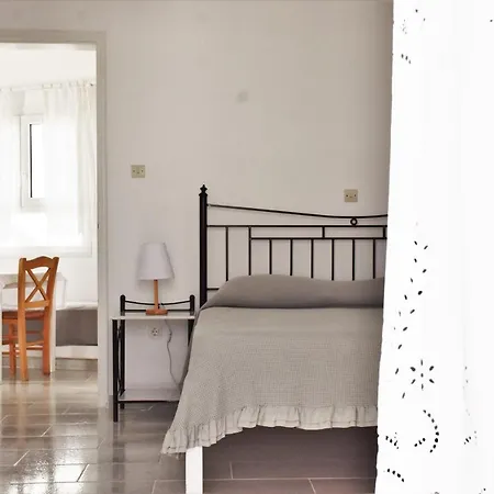 Marina 3* Naousa (Paros)